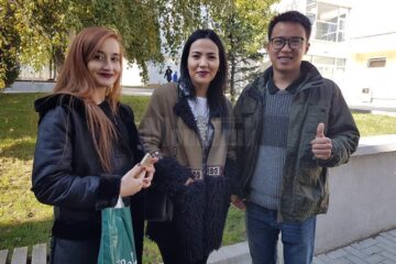 Studenți din Turkmenistan și China, care învață la Universitatea Suceava