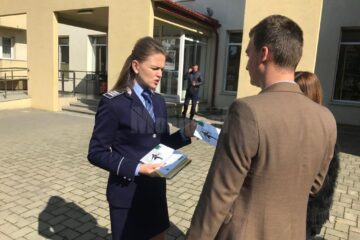 Polițiștii suceveni au organizat activități de prevenire și informare a studenților la debutul anului universitar Polițiștii suceveni au organizat activități de prevenire și informare a studenților la debutul anului universitar