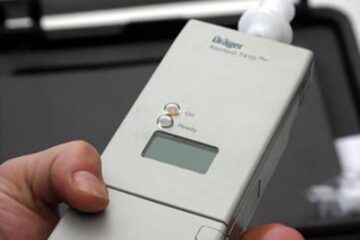 Polițistul a întocmit dosarul penal în baza indiciilor că șoferul era băut, adică a faptului că emana miros de alcool dar mai ales a faptului că a refuzat să sufle în etilotest. Foto: adevarul.ro