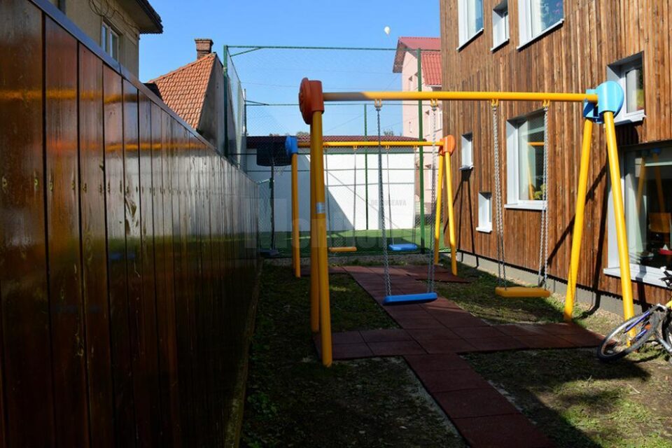 Două asociații din Franța au inaugurat un spațiu de joacă la Centrul Social ,,Maria Ward”