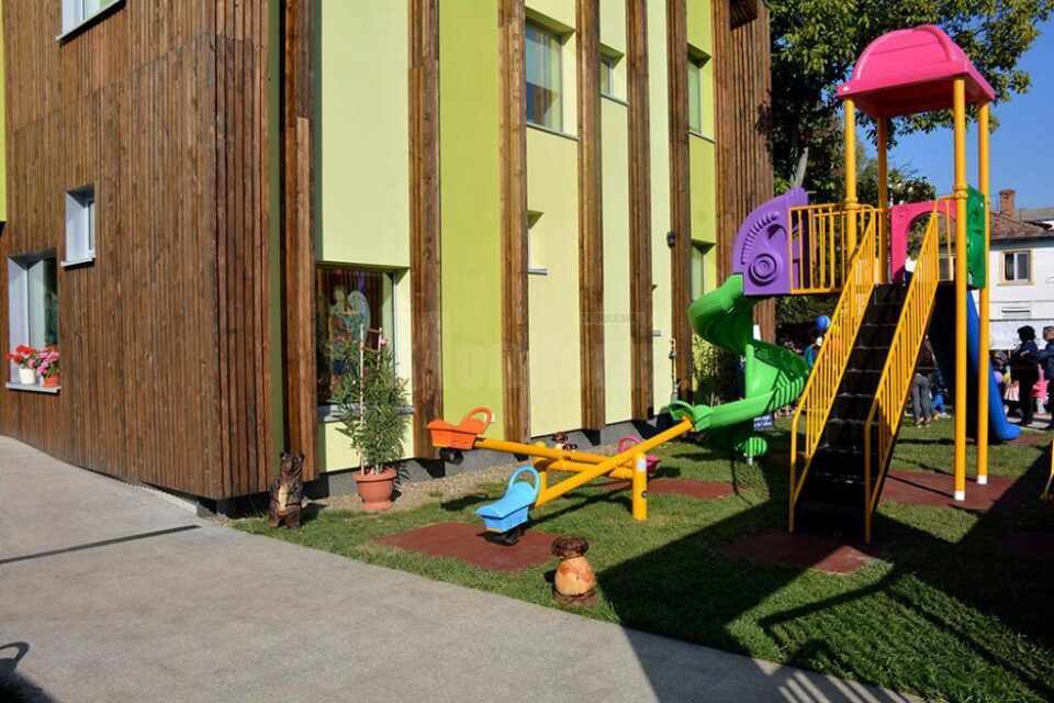 Două asociații din Franța au inaugurat un spațiu de joacă la Centrul Social ,,Maria Ward”