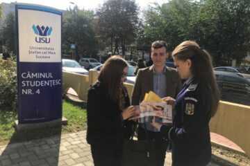 Polițiștii au purtat discuții cu studenții și le-au făcut o scurtă instruire cu privire la măsurile minime de asigurare a bunurilor personale în camerele de cămin