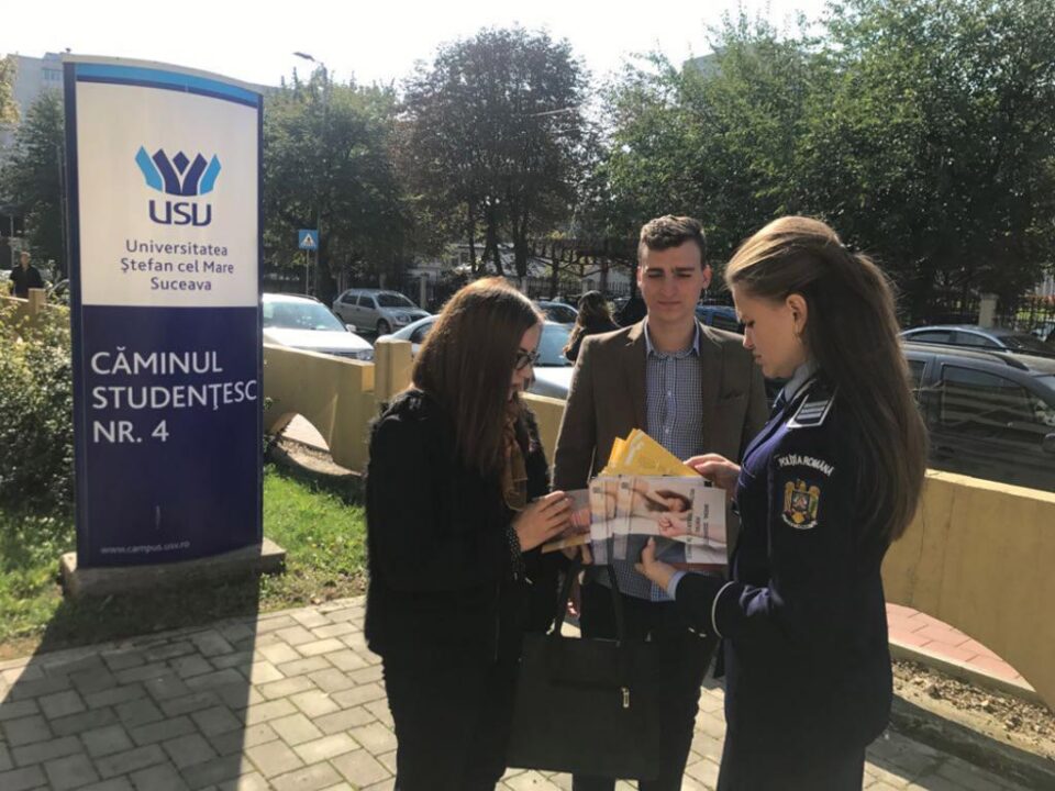 Polițiștii au purtat discuții cu studenții și le-au făcut o scurtă instruire cu privire la măsurile minime de asigurare a bunurilor personale în camerele de cămin