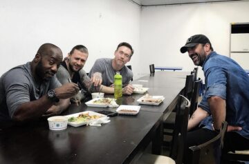 Liviu, într-o scurtă pauza de la filmări, alături de colegii de platou, Malik Yoba, Kevin Durand și Jeff Bosley