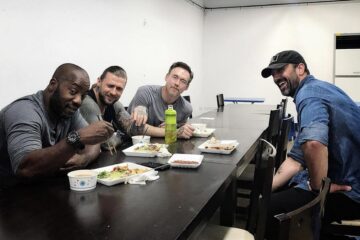 Liviu, într-o scurtă pauza de la filmări, alături de colegii de platou, Malik Yoba, Kevin Durand și Jeff Bosley