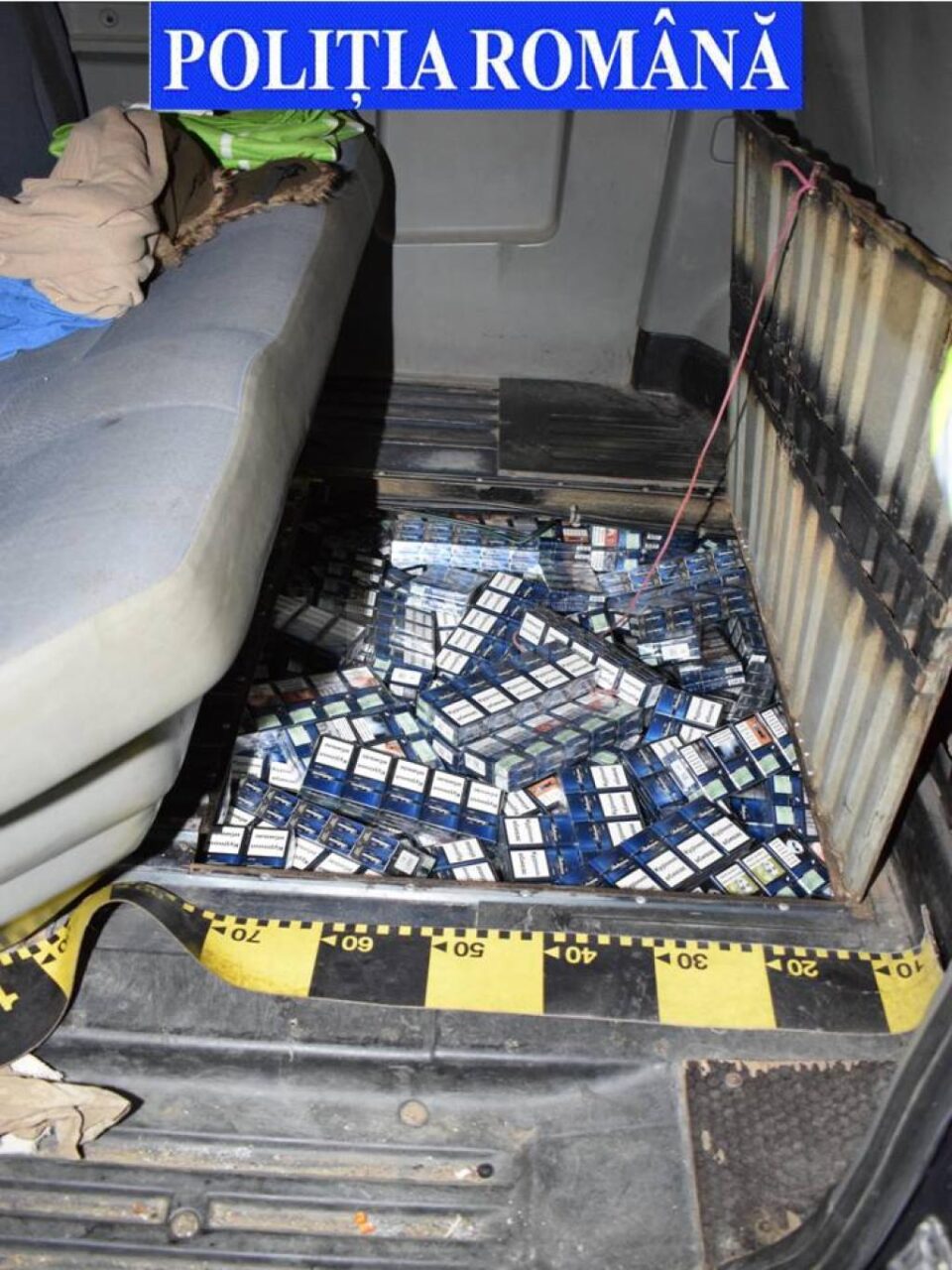 Țigări de contrabandă de peste 50.000 de lei, confiscate de polițiștii din Fălticeni