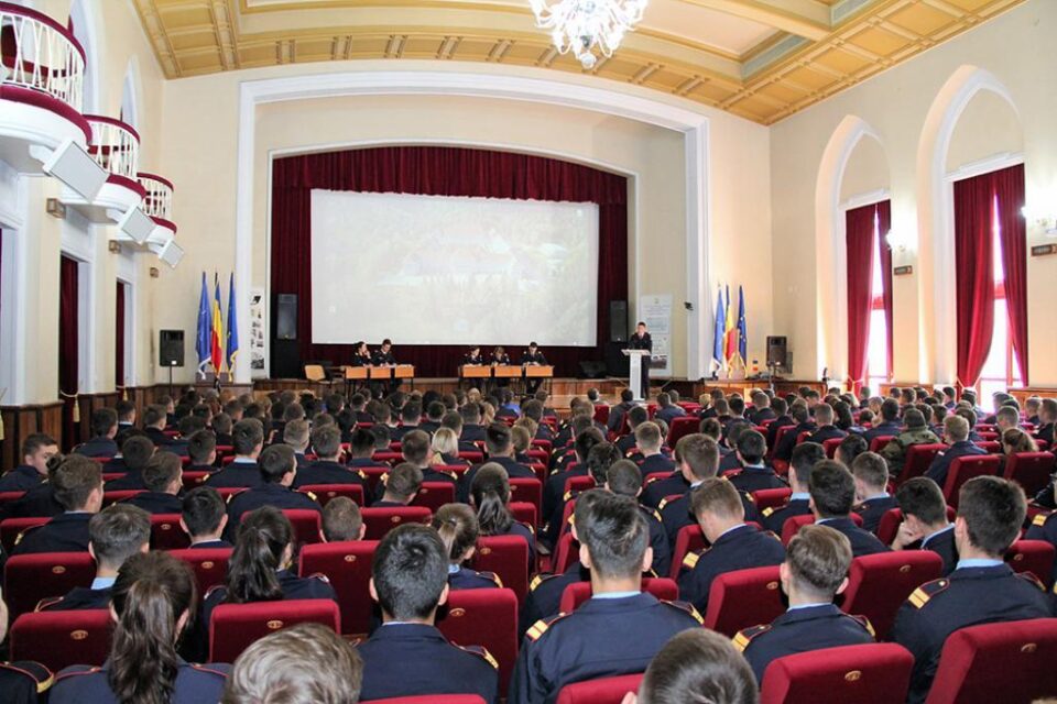 Dezbateri la Colegiul Militar. Foto: Laurențiu Sbiera