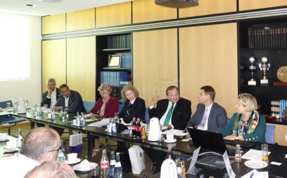 Gheorghe Flutur a avut o întrevedere de peste trei ore la Munchen, la sediul Camerei de Comerț a Întreprinderilor Mici și Mijlocii din Bavaria, cu oameni de afaceri Gheorghe Flutur a avut o întrevedere de peste trei ore la Munchen, la sediul Camerei de Comerț a Întreprinderilor Mici și Mijlocii din Bavaria, cu oameni de afaceri