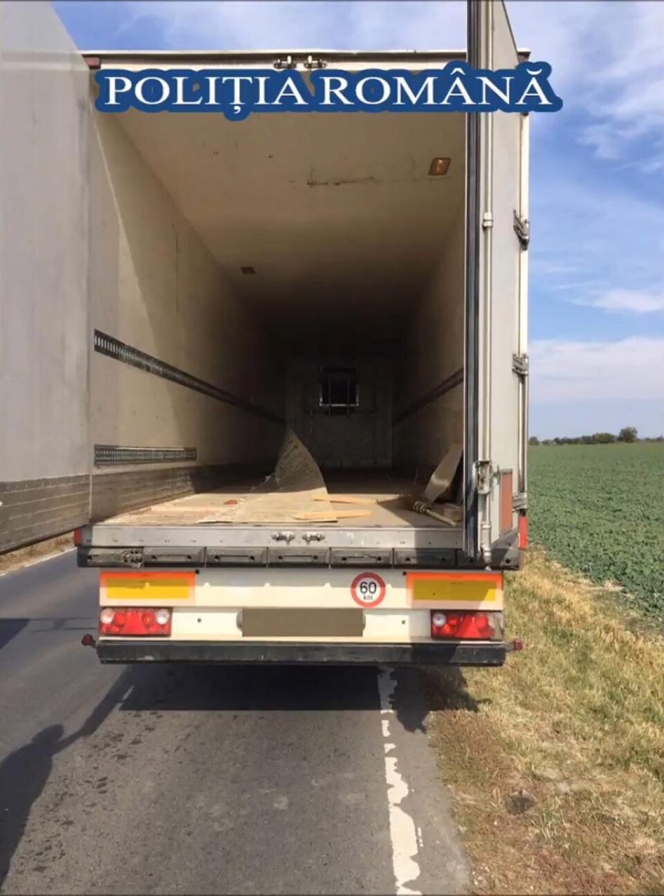 Captură de un milion de țigarete, dintr-un tir plecat de la Suceava