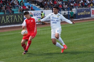 Marius Matei (dreapta) a marcat ambele goluri ale Forestei la Afumați