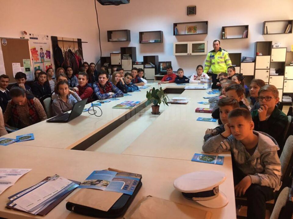 Grupuri mari de elevi au fost angrenate în activitățile de prevenire