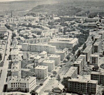 Blocuri în construcție în cartierul Arini, la mijlocul anilor '60
