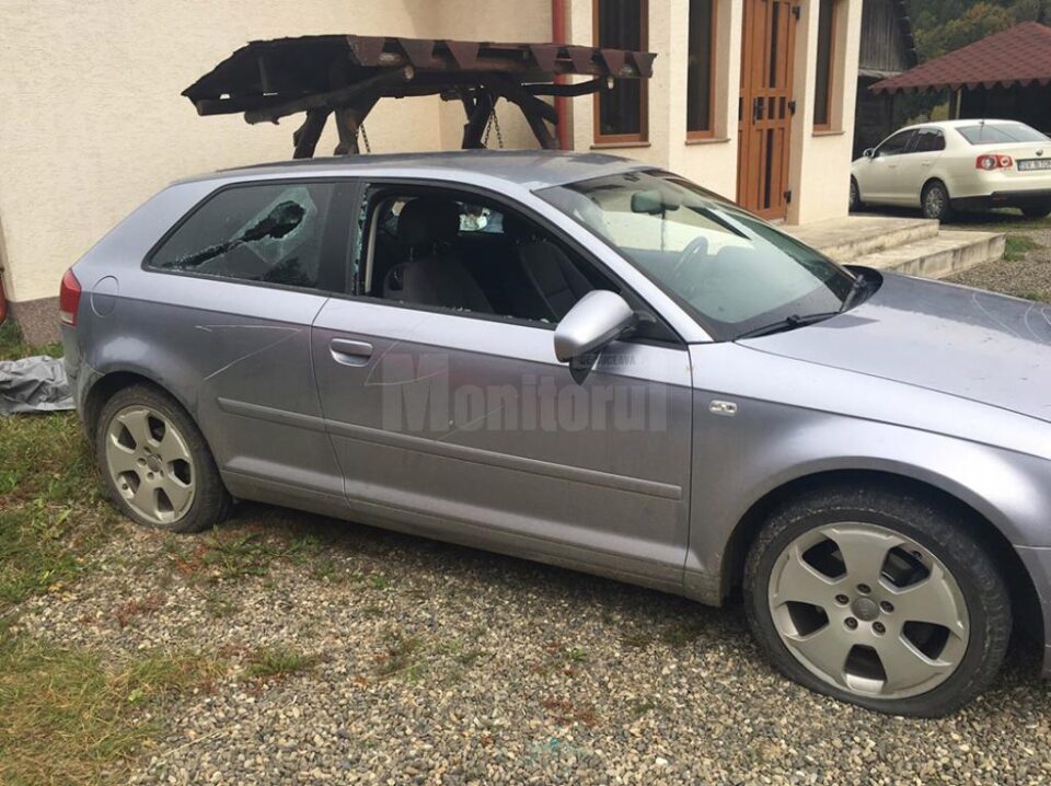 Geamuri sparte, cauciucuri tăiate și caroseria zgâriată