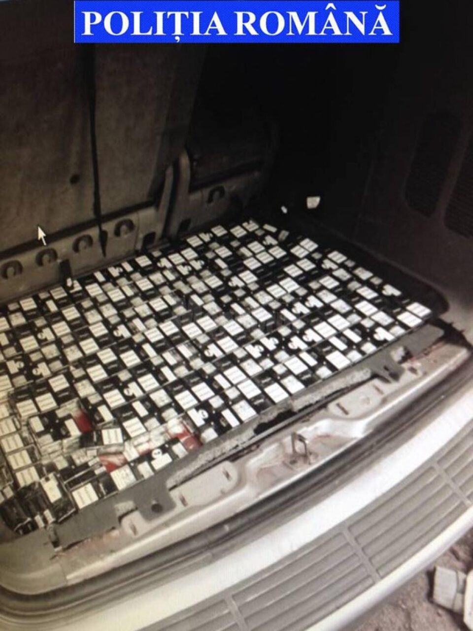 Țigările și autovehiculul cu care acestea erau transportate au fost confiscate