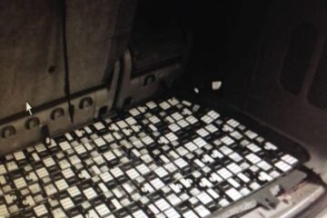 Țigările și autovehiculul cu care acestea erau transportate au fost confiscate