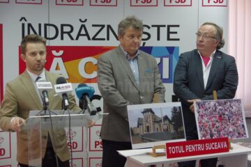 Dan Ioan Cușnir (dreapta) alături de consilierii Vasile Mocanu și Gabriel Buciac Dan Ioan Cușnir (dreapta) alături de consilierii Vasile Mocanu și Gabriel Buciac