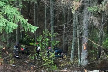 A ajuns cu mașina în râpă, în Pasul Tihuța