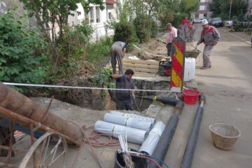 Lucrările de termoficare demarate în vară în trei zone ale Sucevei, în Zamca, Obcini și Centru, nu sunt încă finalizate