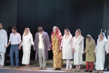 Maia Morgenstern și actorii din spectacolul „Maitreyi”, aplaudați la scenă deschisă de sute de suceveni