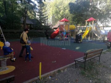 Lucrările de reparații și cauciucări la 30 de locuri de joacă vor fi finalizate luna aceasta