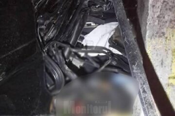 Doi tineri au murit după ce un BMW s-a zdrobit de un stâlp