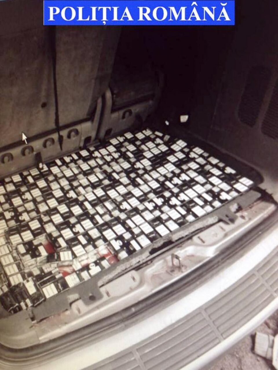 Țigările erau ascunse în portbagaj și sub scaune