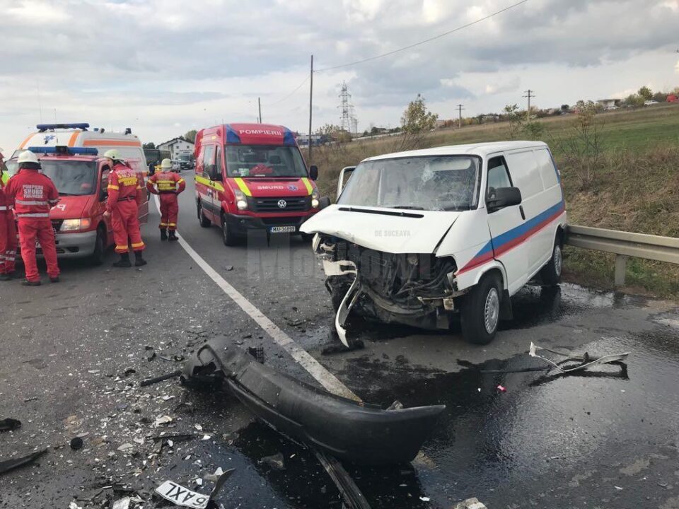 Accident cu trei răniți, după un impact violent la ieșirea din Suceava spre Botoșani
