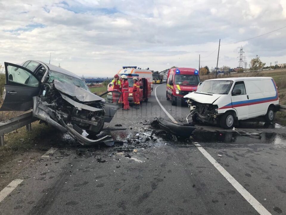 Mașină aruncată pe un parapet, după un accident violent