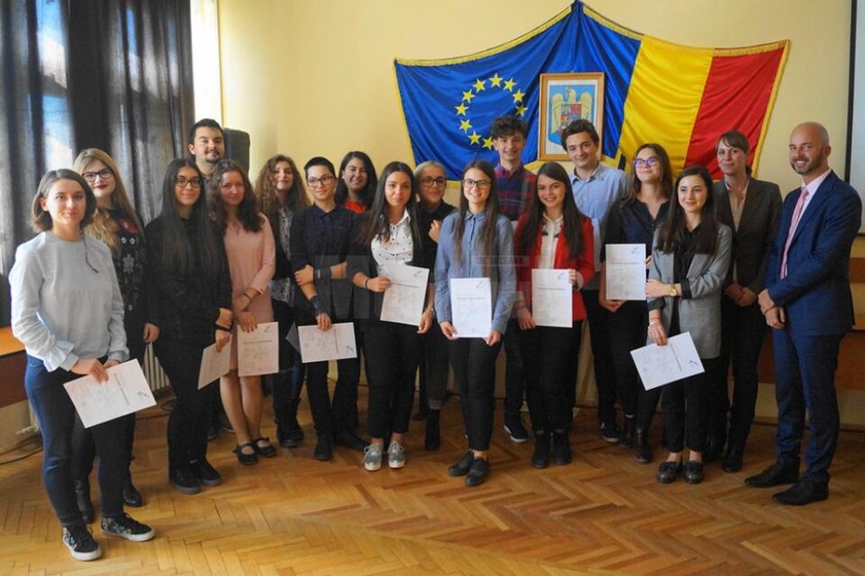 Festivitatea de acordare a certificatelor de atestare a cunoștințelor de limba germană Deutsche Sprachdiplom (DSD 1) Festivitatea de acordare a certificatelor de atestare a cunoștințelor de limba germană Deutsche Sprachdiplom (DSD 1)