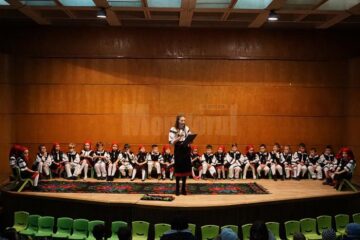 Zeci de preșcolari au participat la activitatea „Bun venit la șezătoare!”, desfășurată joi la Casa de Cultură Suceava