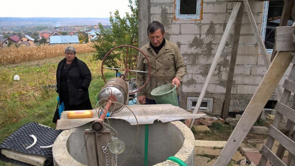 Vecinul care a sărit în ajutor și l-a scos pe bărbat din fântână