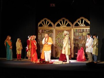 Maia Morgenstern, aplaudată la scenă deschisă, împreună cu toți actorii din spectacolul „Maitreyi”, de sute de suceveni