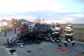 masinile s-au zdrobit una de alta