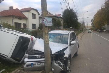 Locul în care s-a oprit mașina scăpată de sub control