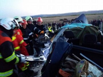 Cinci morți, într-un carnagiu care a distrus trei familii. Sute de oameni îl plâng pe preotul Petru Gavril