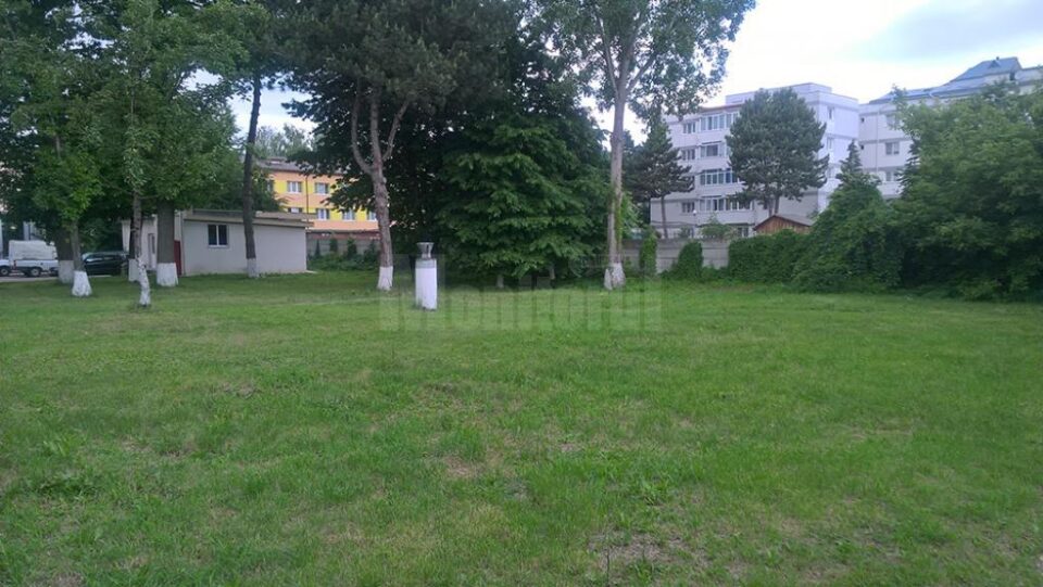 Zona în care va fi amenajată parcarea