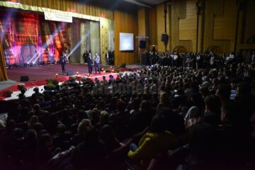 Sala arhiplină și un public foarte implicat la balul Bobocilor