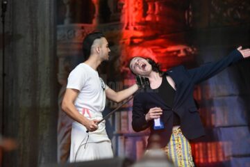 Balul Bobocilor cu talentați detectivi și frumoase ajutoare ale lui Sherlock Holmes