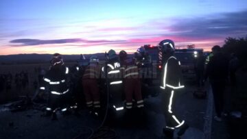 Cinci morți, într-un carnagiu care a distrus trei familii. Sute de oameni îl plâng pe preotul Petru Gavril