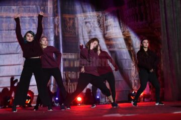 Balul Bobocilor cu talentați detectivi și frumoase ajutoare ale lui Sherlock Holmes