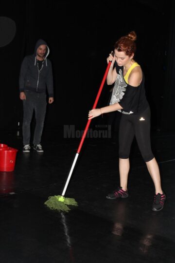 Premiera spectacolului Kebab se joacă cu casa închisă