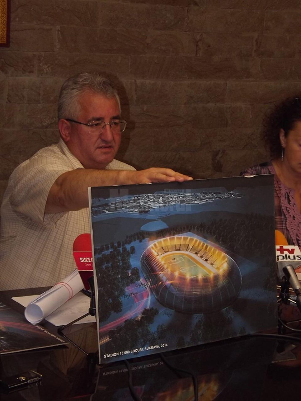 Primarul Ion Lungu a prezentat proiectul noului stadion al Sucevei, cu 15.000 de locuri Primarul Ion Lungu a prezentat proiectul noului stadion al Sucevei, cu 15.000 de locuri
