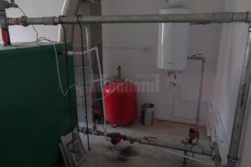 Recepție de cămin cultural ratată, după ce constructorul supărat a scos WC-urile și chiuvetele abia montate