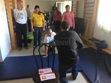 Mai mulți copii cu dizabilități din Gura Humorului beneficiază de kinetoterapie cu sprijinul Fundației Special Olimpycs