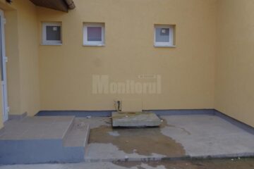 Recepție de cămin cultural ratată, după ce constructorul supărat a scos WC-urile și chiuvetele abia montate