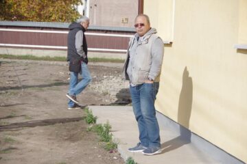 Recepție de cămin cultural ratată, după ce constructorul supărat a scos WC-urile și chiuvetele abia montate