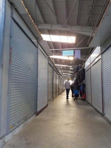 Control de amploare al poliției în Bazar. Amenzi foarte mari, deși mulți comercianți au tras obloanele