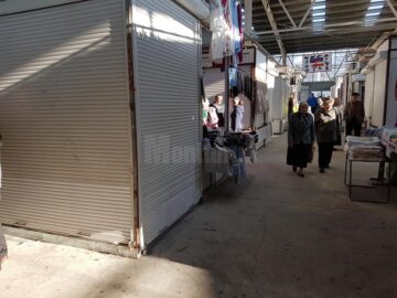 Control de amploare al poliției în Bazar. Amenzi foarte mari, deși mulți comercianți au tras obloanele