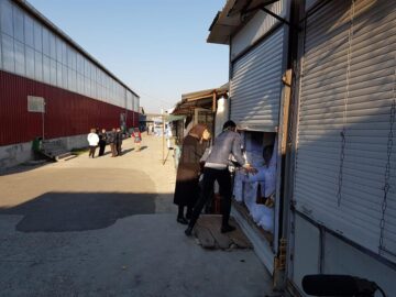 Control de amploare al poliției în Bazar. Amenzi foarte mari, deși mulți comercianți au tras obloanele