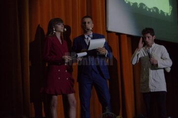 Colegiul „Spiru Haret” și-a ales cei mai frumoși boboci într-un spectacol de muzică, dans și umor de calitate